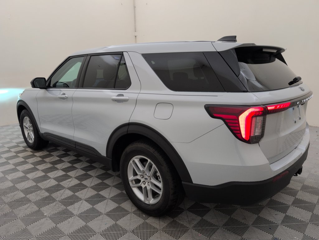 Used 2026 Ford Explorer Active RWD image 6