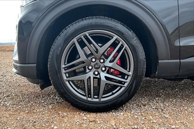 Used 2025 Ford Explorer ST image 34