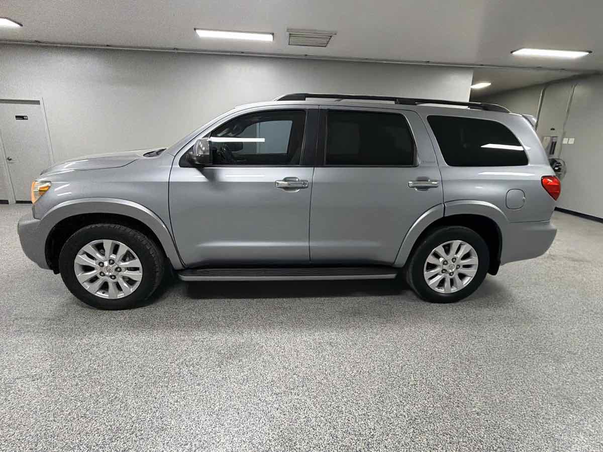 Used 2010 Toyota Sequoia Platinum RWD image 6