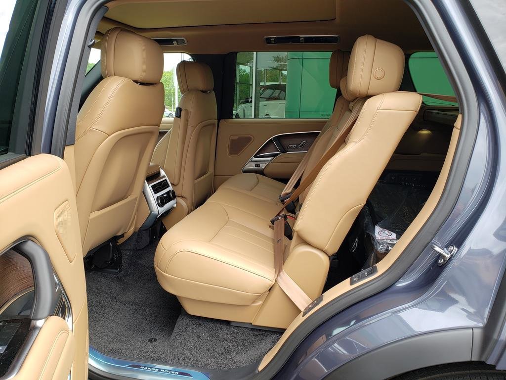 New 2025 Land Rover Range Rover Long Wheelbase SE image 11