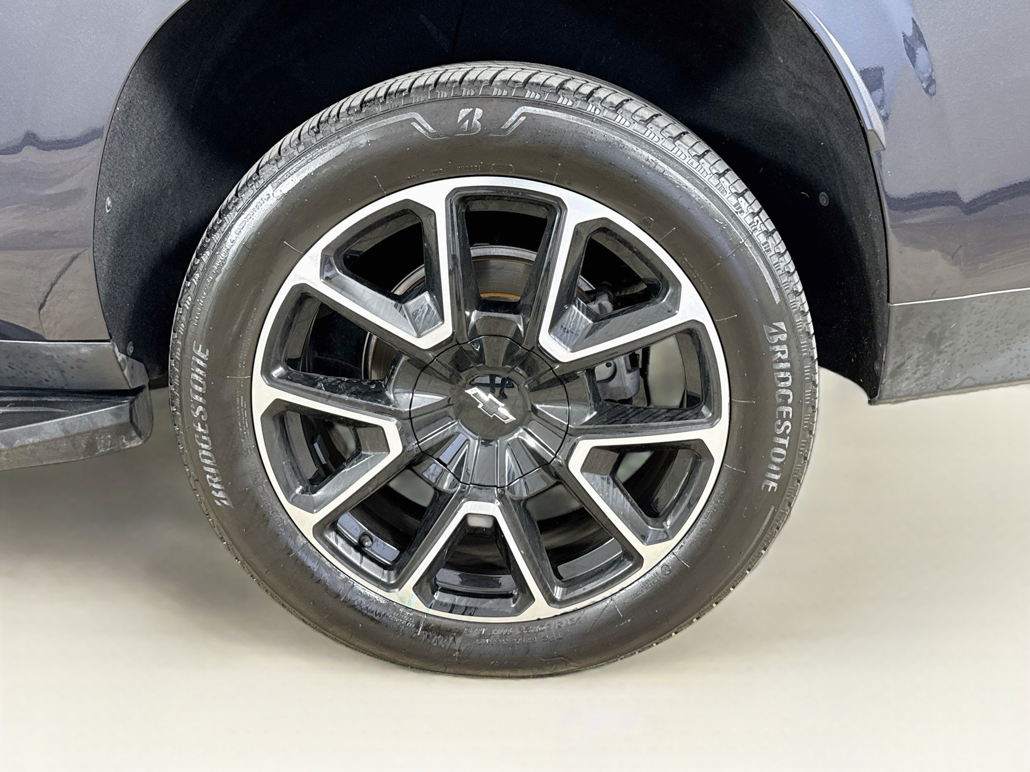 Used 2023 Chevrolet Suburban LS RWD image 32
