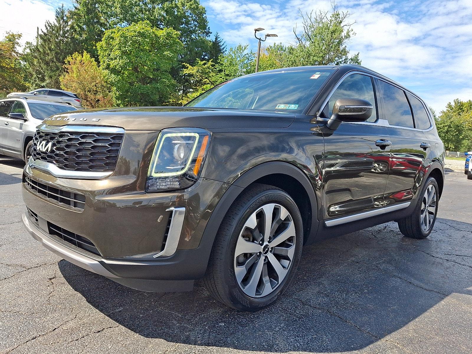 Used 2022 Kia Telluride S AWD/4WD image 3