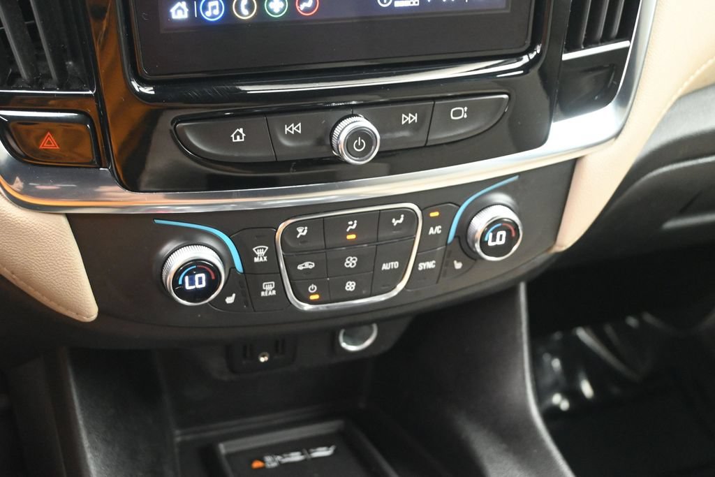 Used 2023 Chevrolet Traverse LT w/ LPO, Cargo Package AWD/4WD image 18