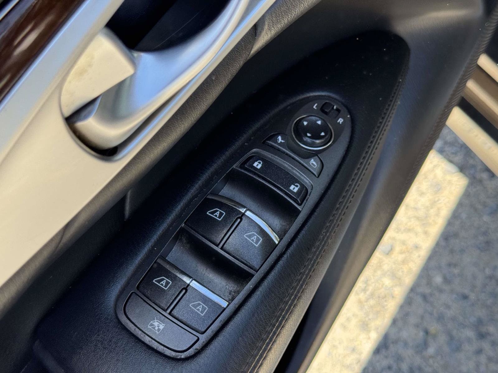 Used 2019 INFINITI Q70 Luxe AWD/4WD image 14