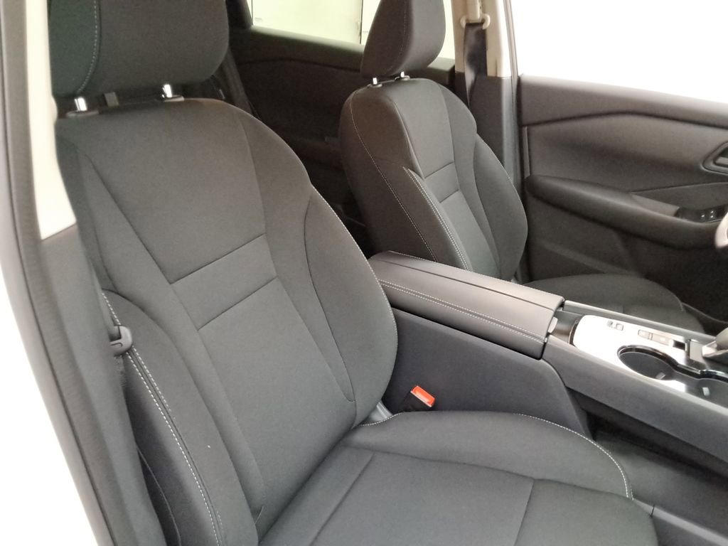 Used 2025 Nissan Rogue S image 20