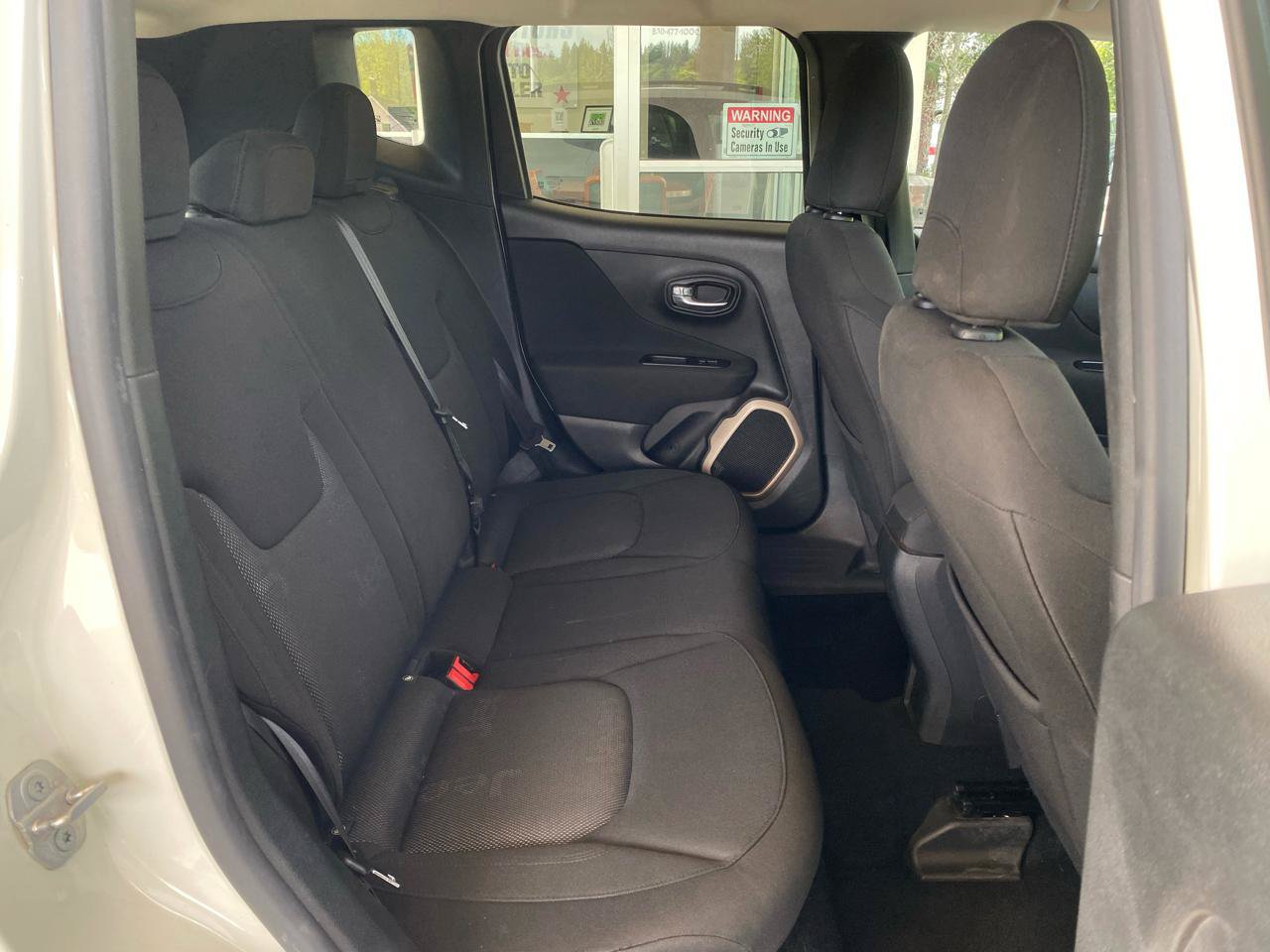 Used 2016 Jeep Renegade Latitude FWD image 29