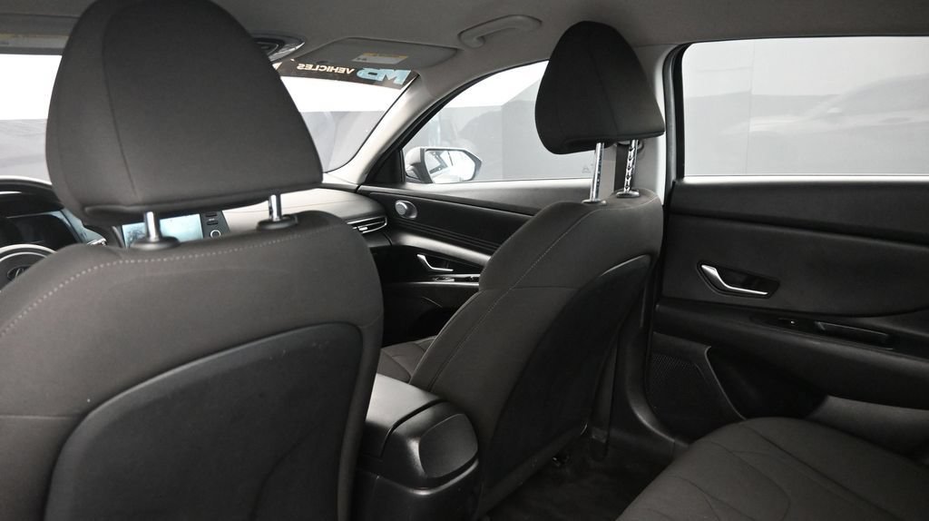 Used 2023 Hyundai Elantra SEL w/ Cargo Package FWD image 19