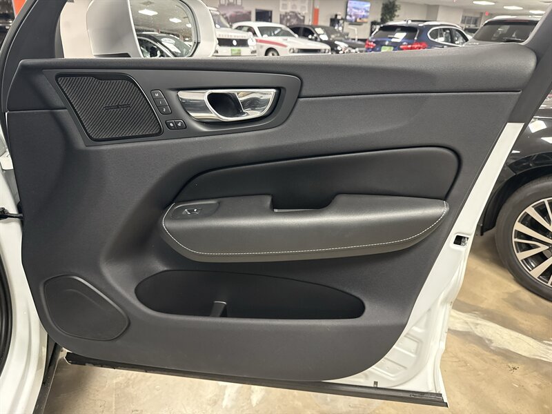 Used 2019 Volvo XC60 T5 R-Design w/ Protection Package Premier FWD image 18