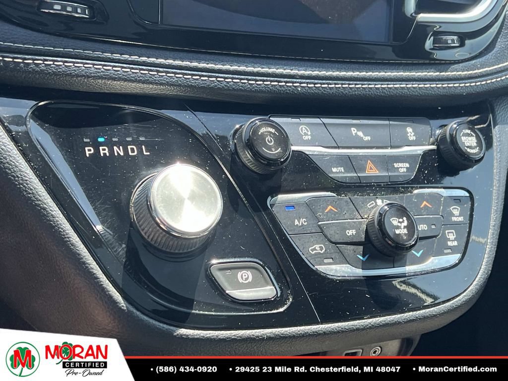 Used 2019 Chrysler Pacifica Limited w/ S Appearance Package FWD image 26