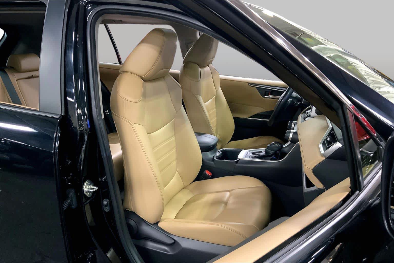 Used 2023 Toyota RAV4 XLE Premium AWD/4WD image 9