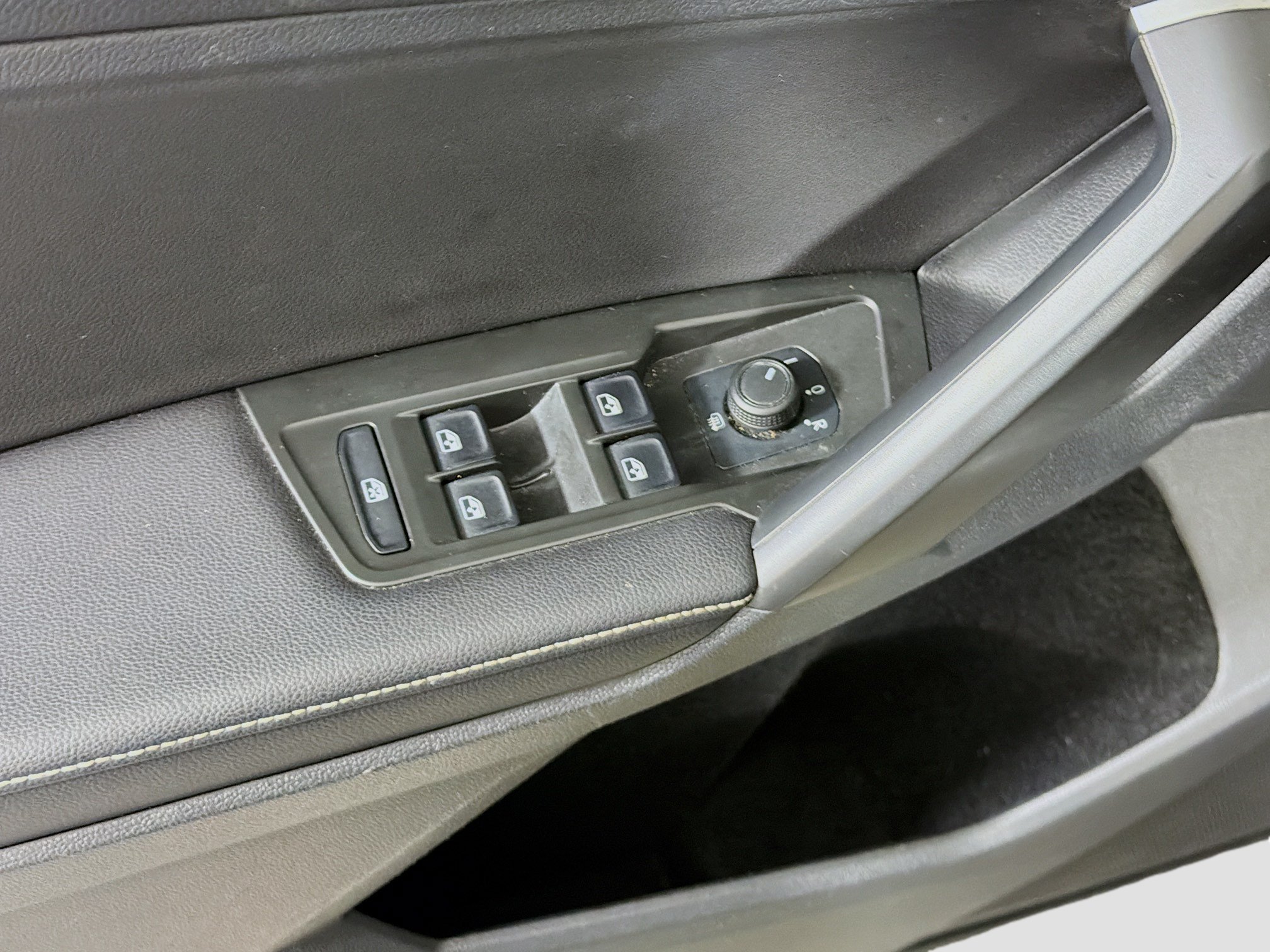 Used 2022 Volkswagen Tiguan S FWD image 15