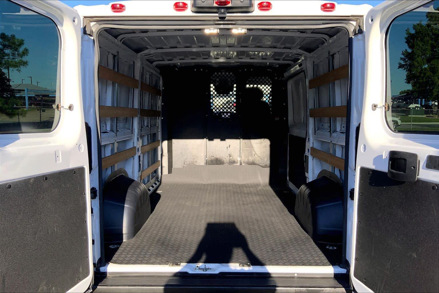 Used 2025 RAM ProMaster 2500 w/ U-Haul Equipment Group FWD image 34