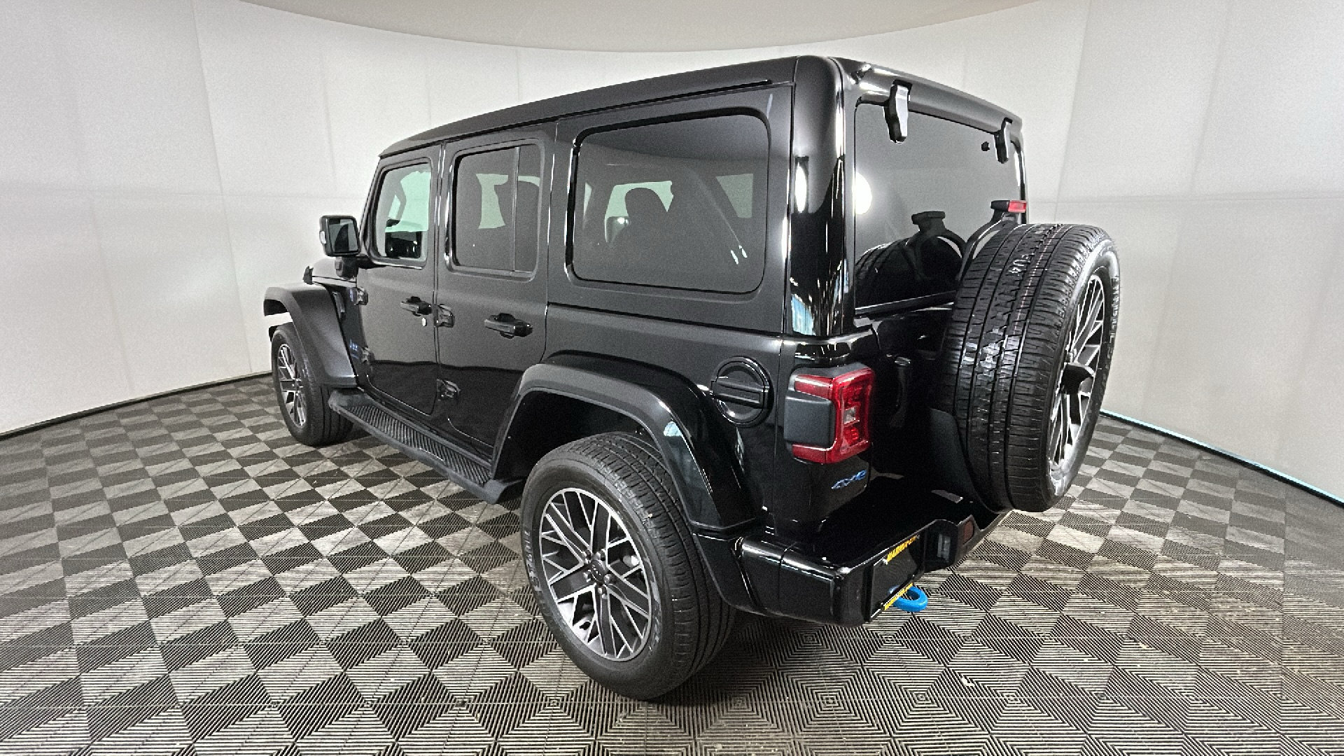 Used 2023 Jeep Wrangler Unlimited Sahara AWD/4WD image 5