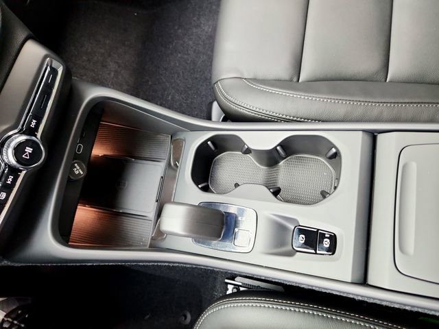 New 2026 Volvo XC40 B5 Core w/ Climate Package image 25
