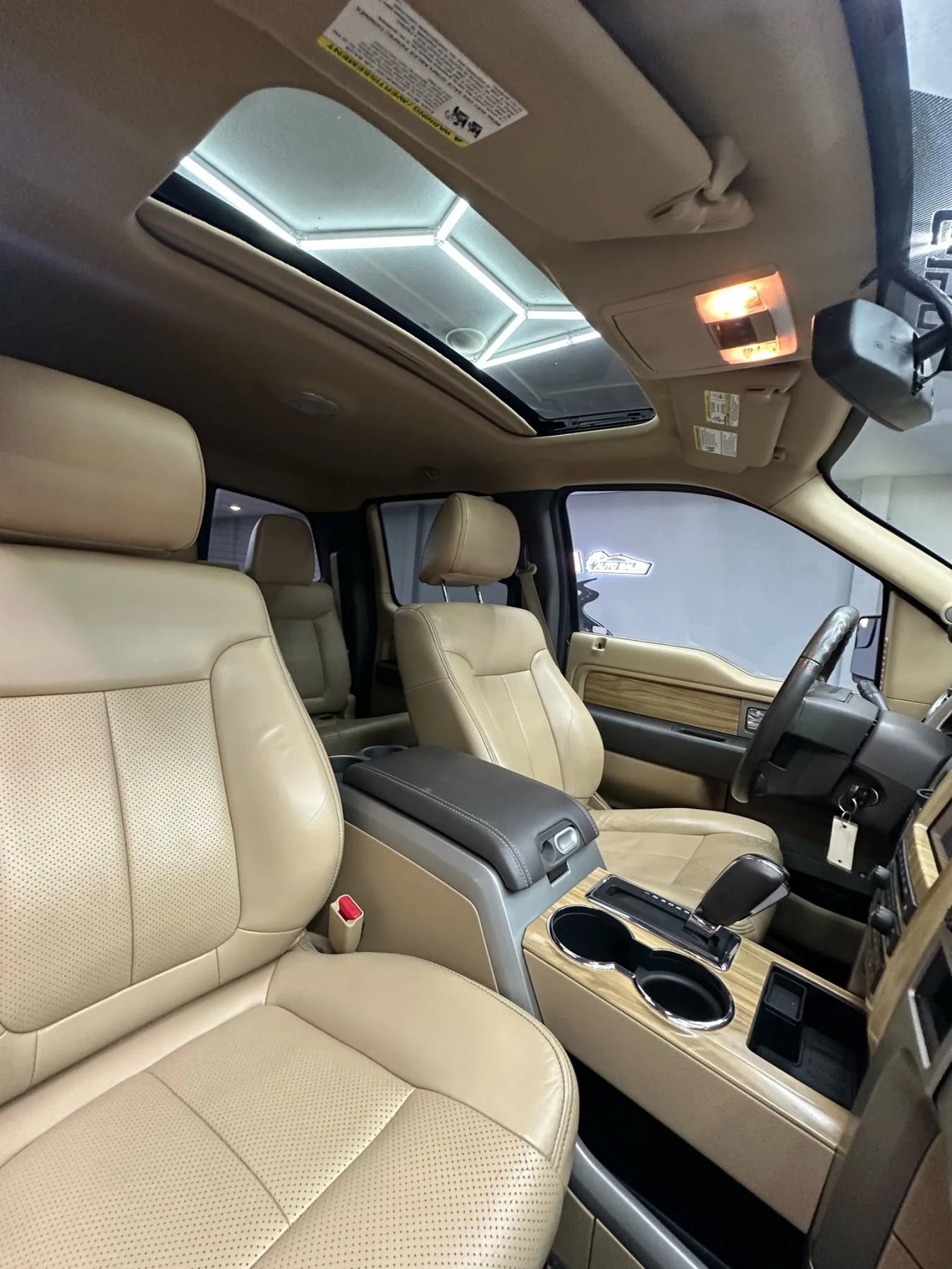 Used 2011 Ford F150 Lariat RWD image 31