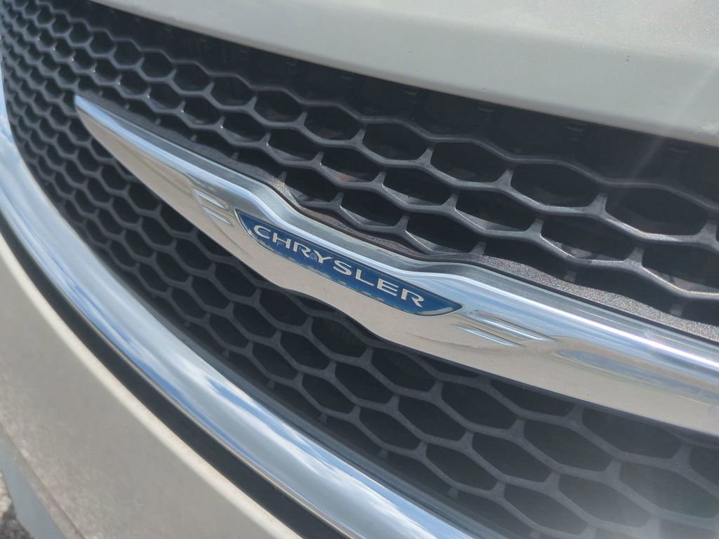 Used 2017 Chrysler Pacifica Limited FWD image 13