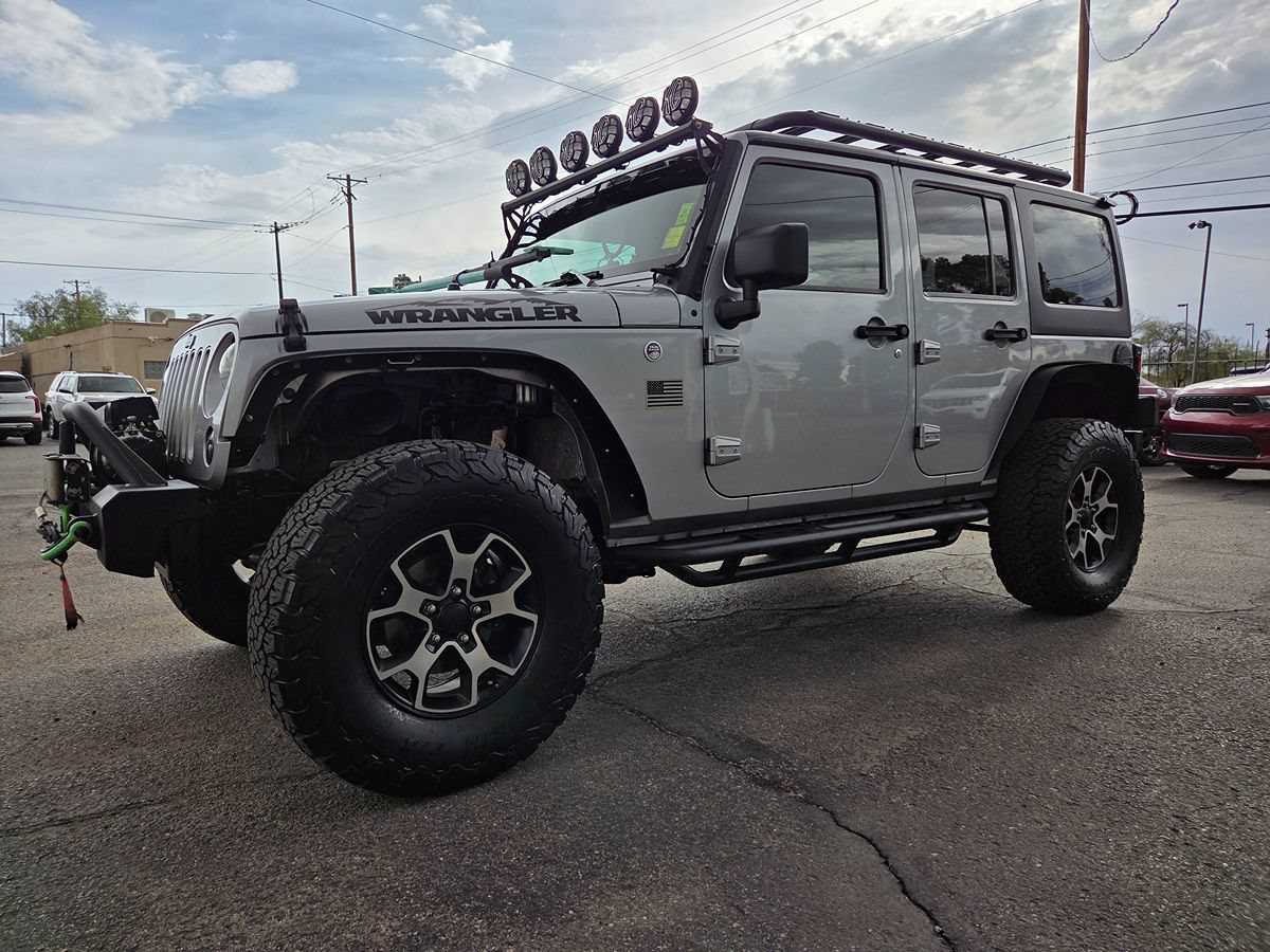 Used 2018 Jeep Wrangler Unlimited Sahara w/ Connectivity Group AWD/4WD image 24