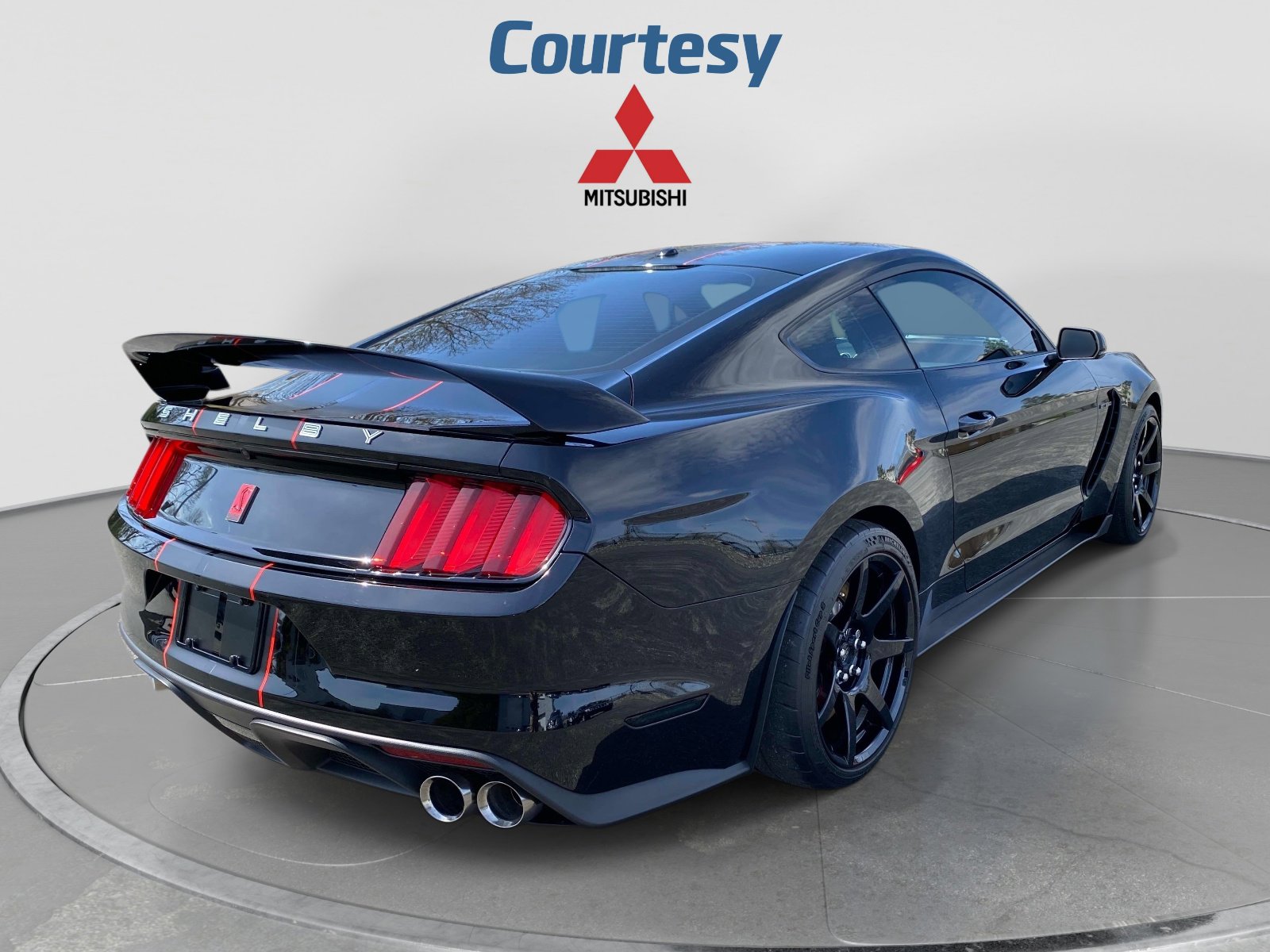 Used 2016 Ford Mustang Shelby GT350R w/ GT350R Equipment Group 920A RWD image 5