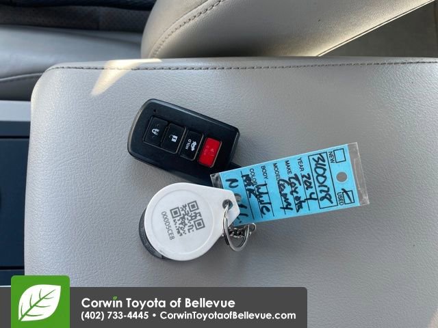 Used 2014 Toyota Camry XLE w/ Leather Package image 16