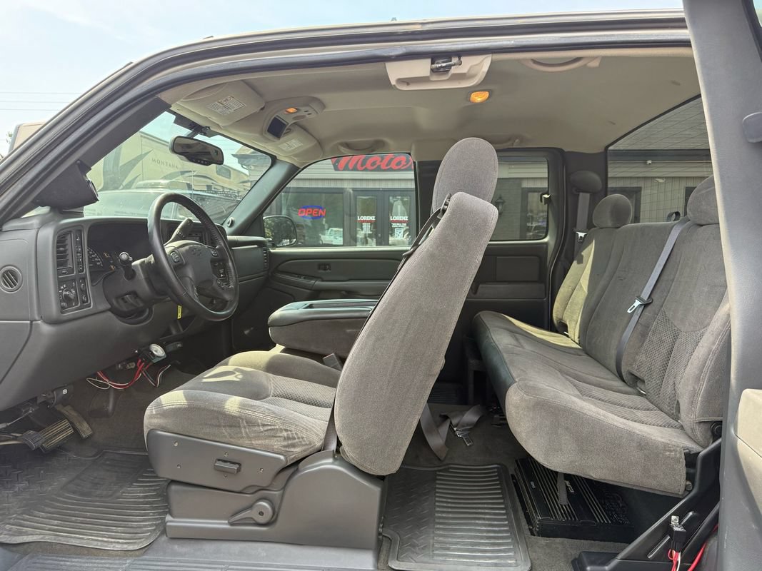 Used 2007 Chevrolet Silverado 2500 LT w/ Heavy-Duty Power Package AWD/4WD image 7