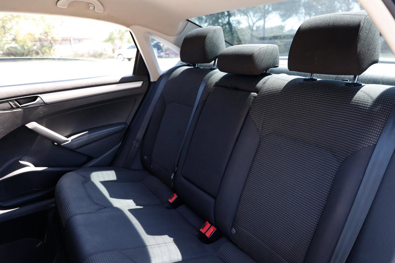 Used 2017 Volkswagen Passat 1.8T S image 8