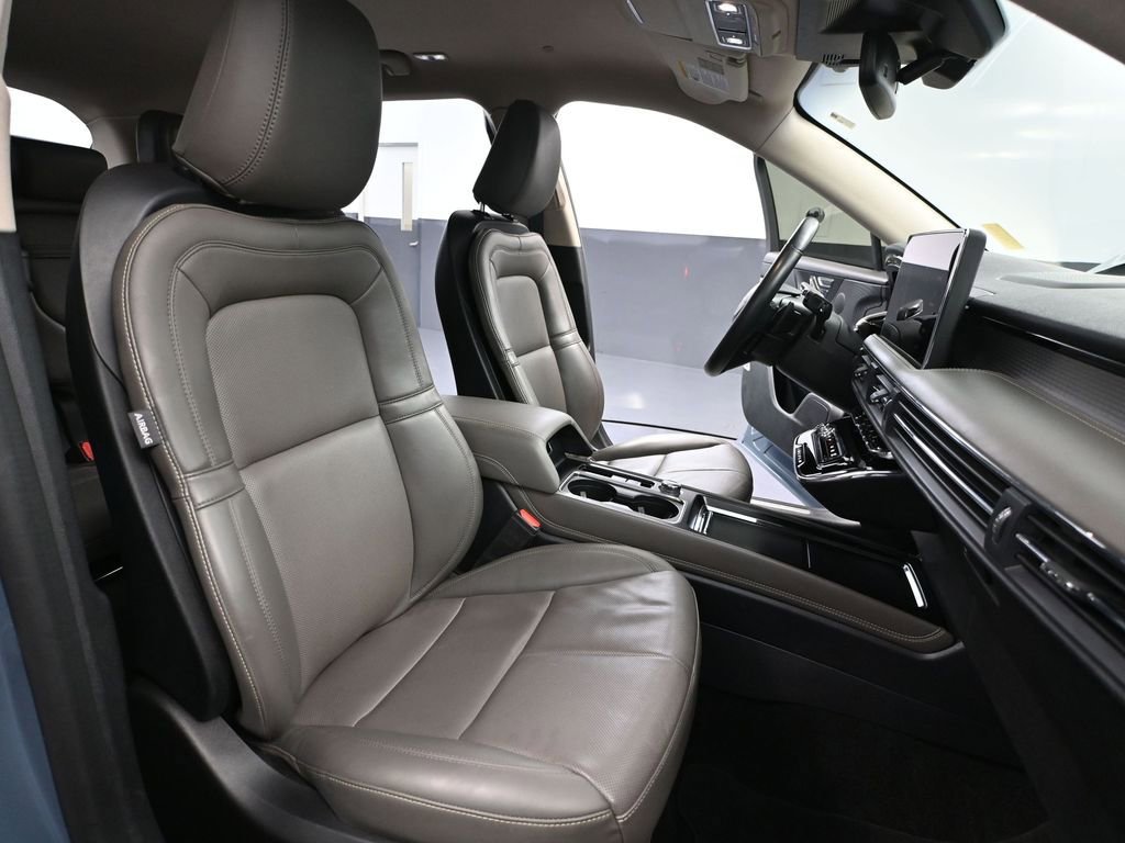 Used 2023 Lincoln Corsair Reserve image 46