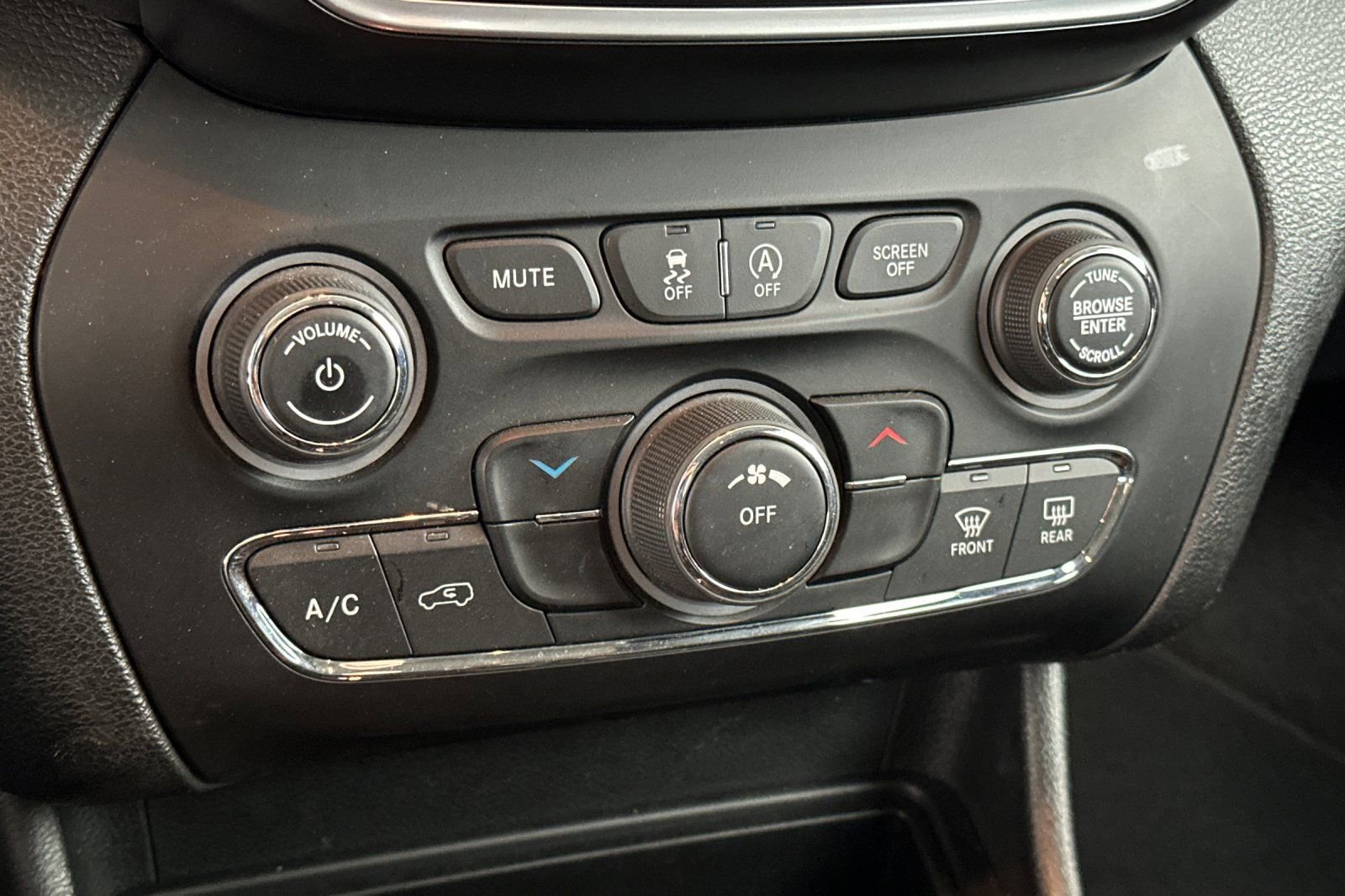 Used 2021 Jeep Cherokee Latitude Lux AWD/4WD image 20
