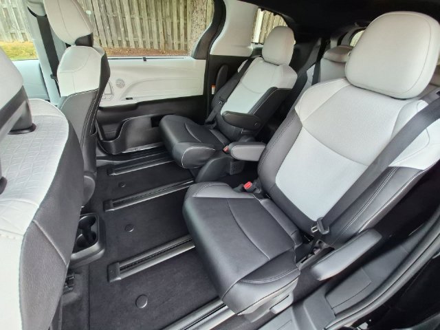 Certified 2026 Toyota Sienna XSE FWD image 27