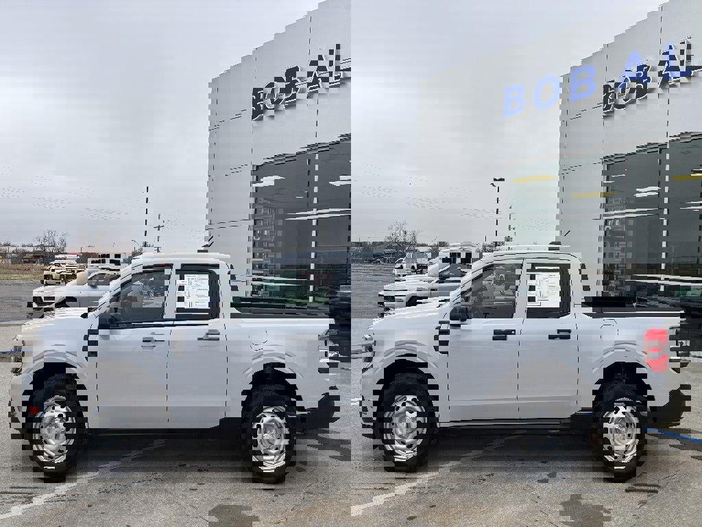 Used 2025 Ford Maverick XL image 2