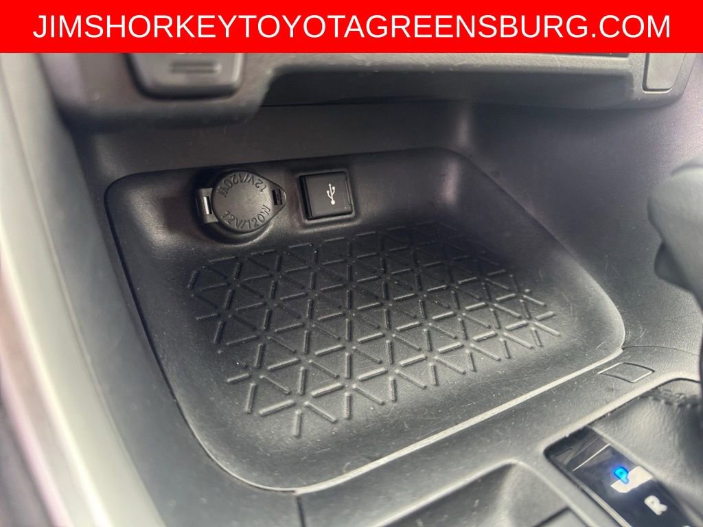 Used 2022 Toyota RAV4 LE AWD/4WD image 27