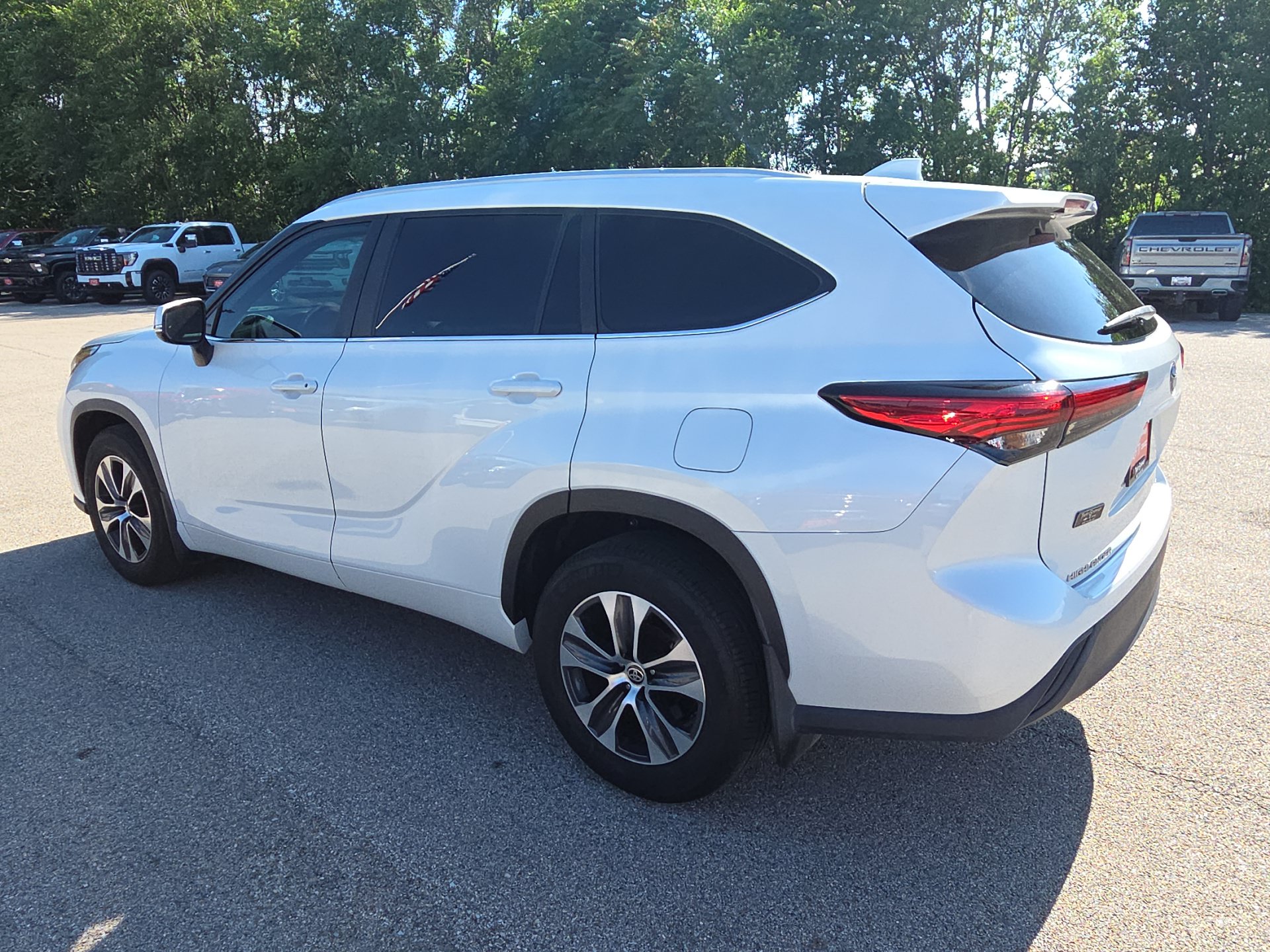 Used 2023 Toyota Highlander XLE AWD/4WD image 6
