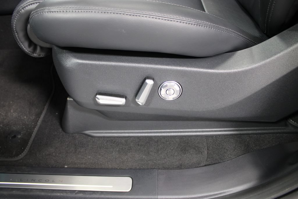 New 2026 Lincoln Navigator Reserve w/ Jet Appearance Package image 21