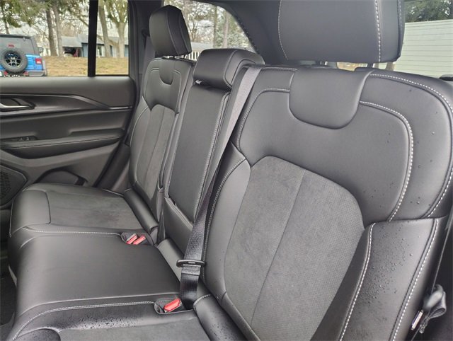 New 2025 Jeep Grand Cherokee Altitude image 32