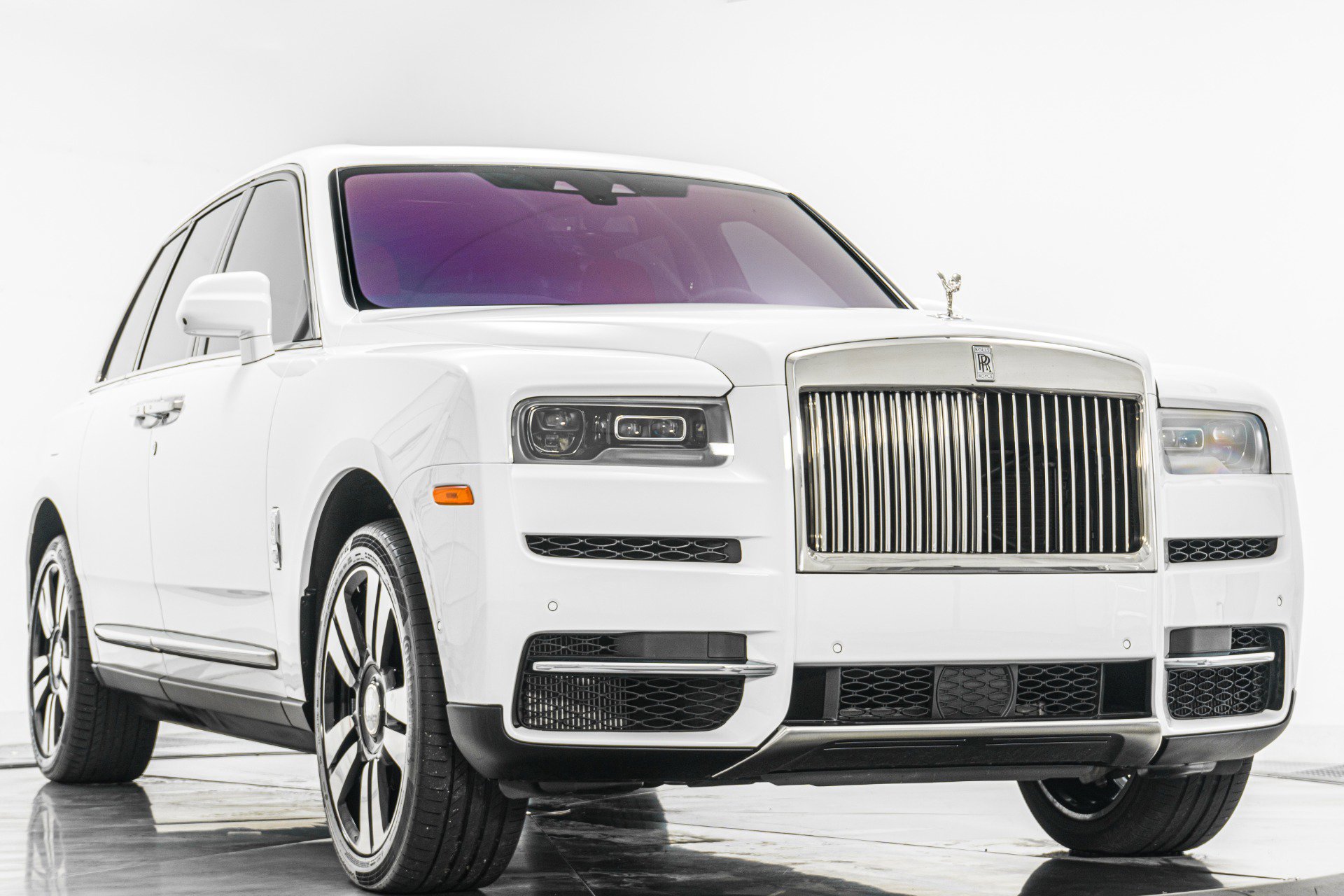 Used 2024 Rolls-Royce Cullinan image 3