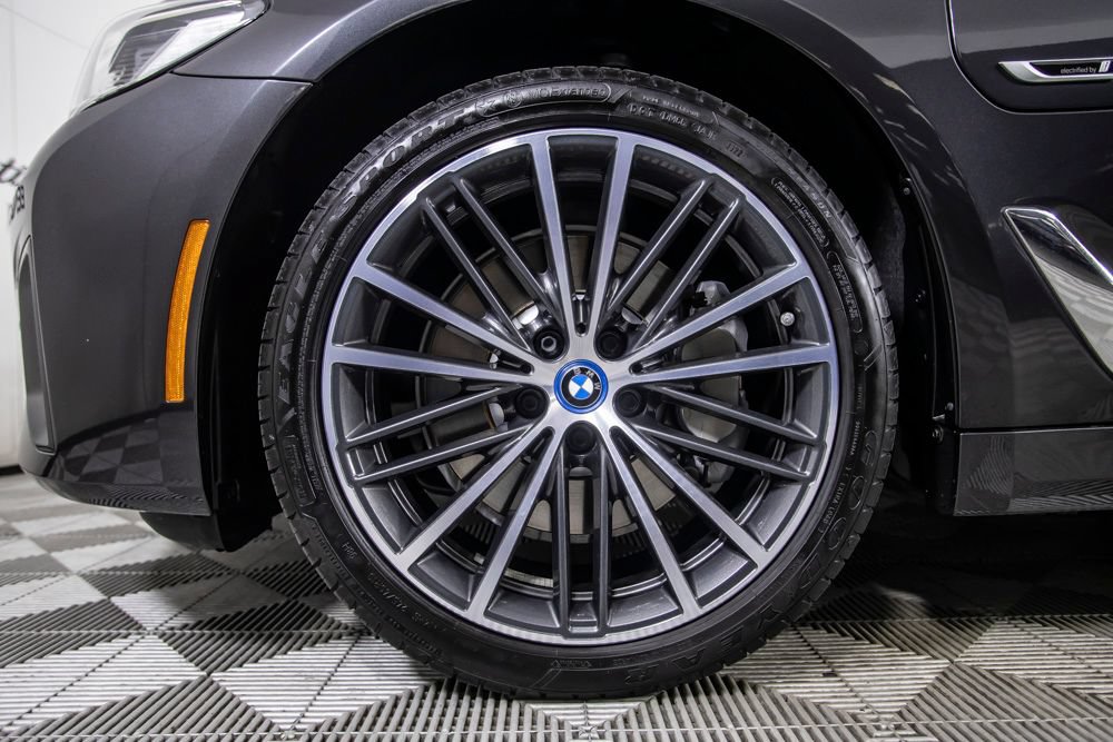 Used 2023 BMW 530e w/ Convenience Package RWD image 38