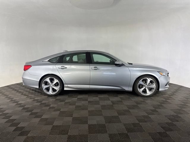 Used 2018 Honda Accord Touring image 6