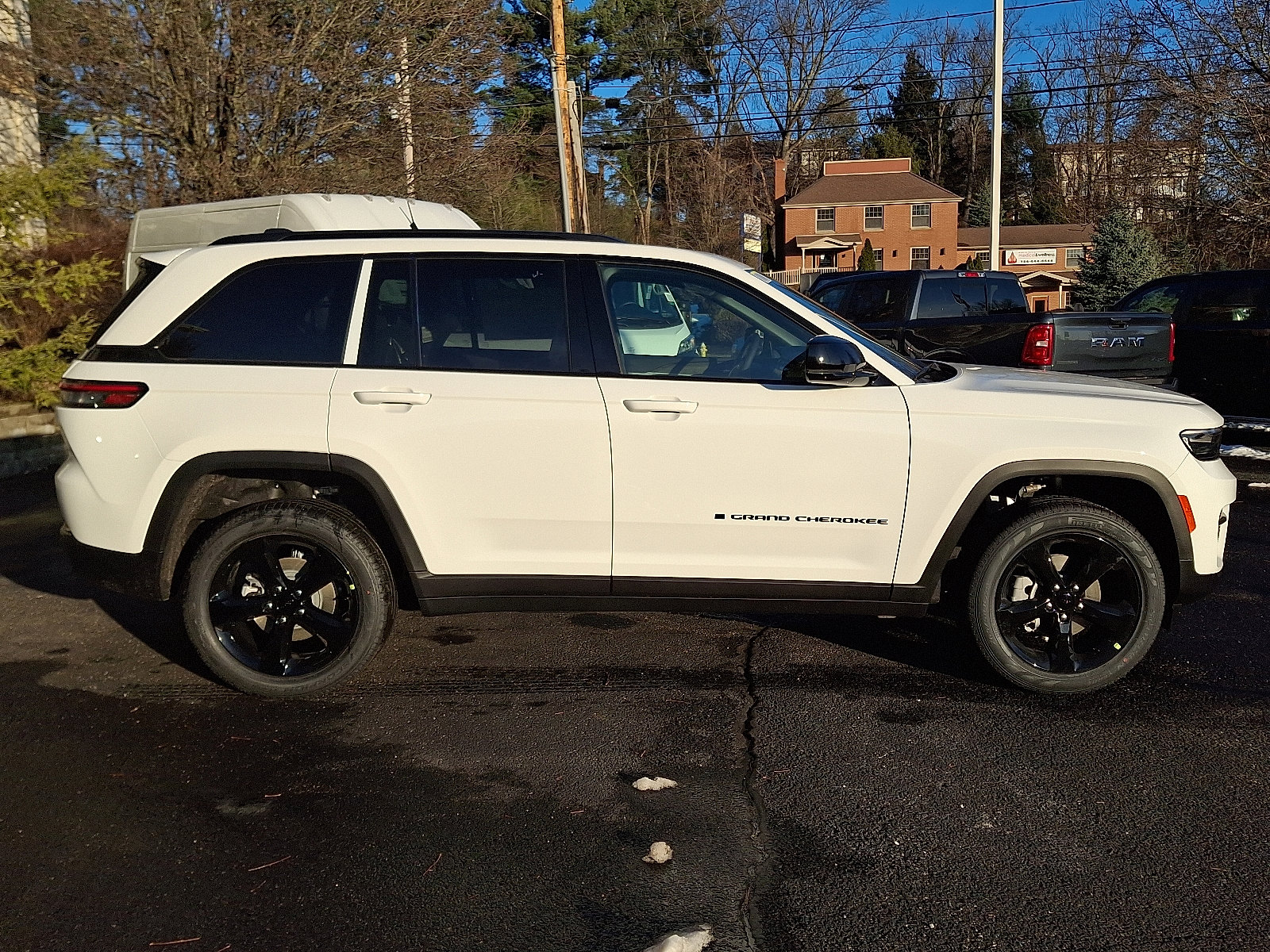 New 2025 Jeep Grand Cherokee Limited w/ Black Appearance Package image 7