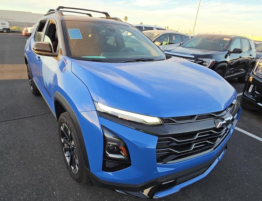 Used 2025 Chevrolet Equinox RS w/ Convenience Package III image 2