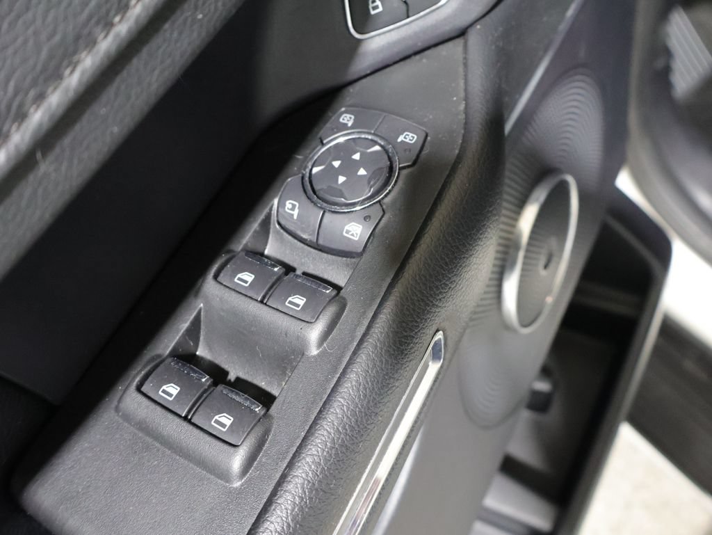 Used 2020 Ford Expedition XLT w/ Equipment Group 202A AWD/4WD image 17