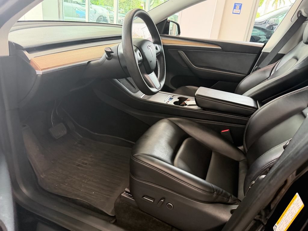 Used 2023 Tesla Model Y 2WD image 9
