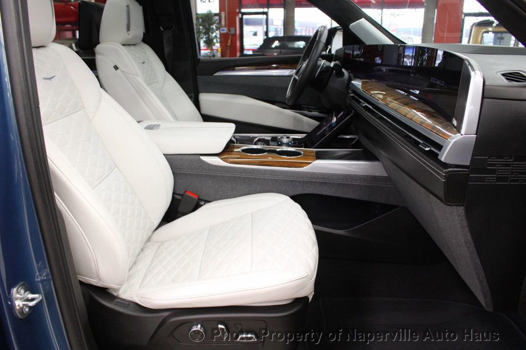 Used 2025 Cadillac Escalade ESV Sport Platinum w/ LPO, ONYX Package image 59