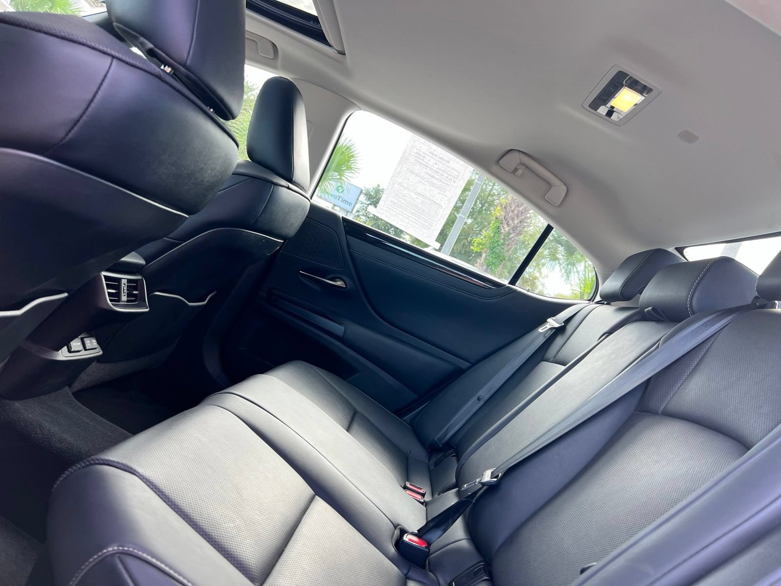 Used 2020 Lexus ES 300h w/ Premium Package FWD image 59