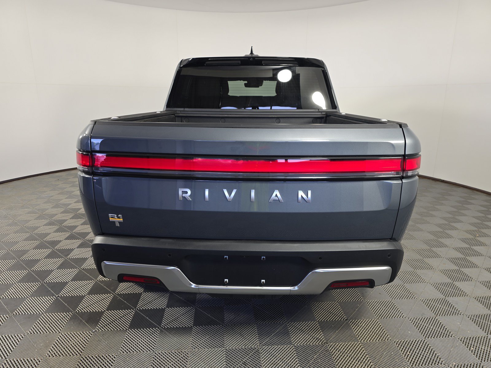 Used 2024 Rivian R1T Adventure AWD/4WD image 4