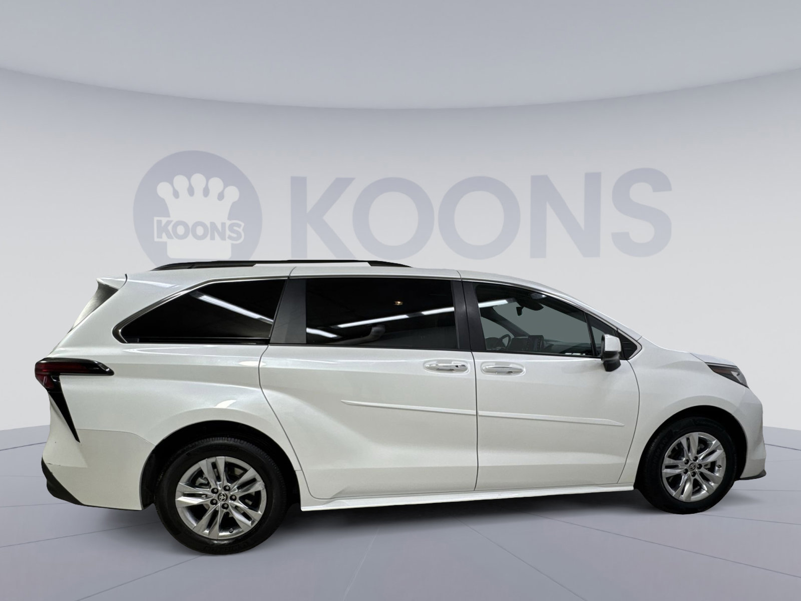 Used 2022 Toyota Sienna XLE image 12