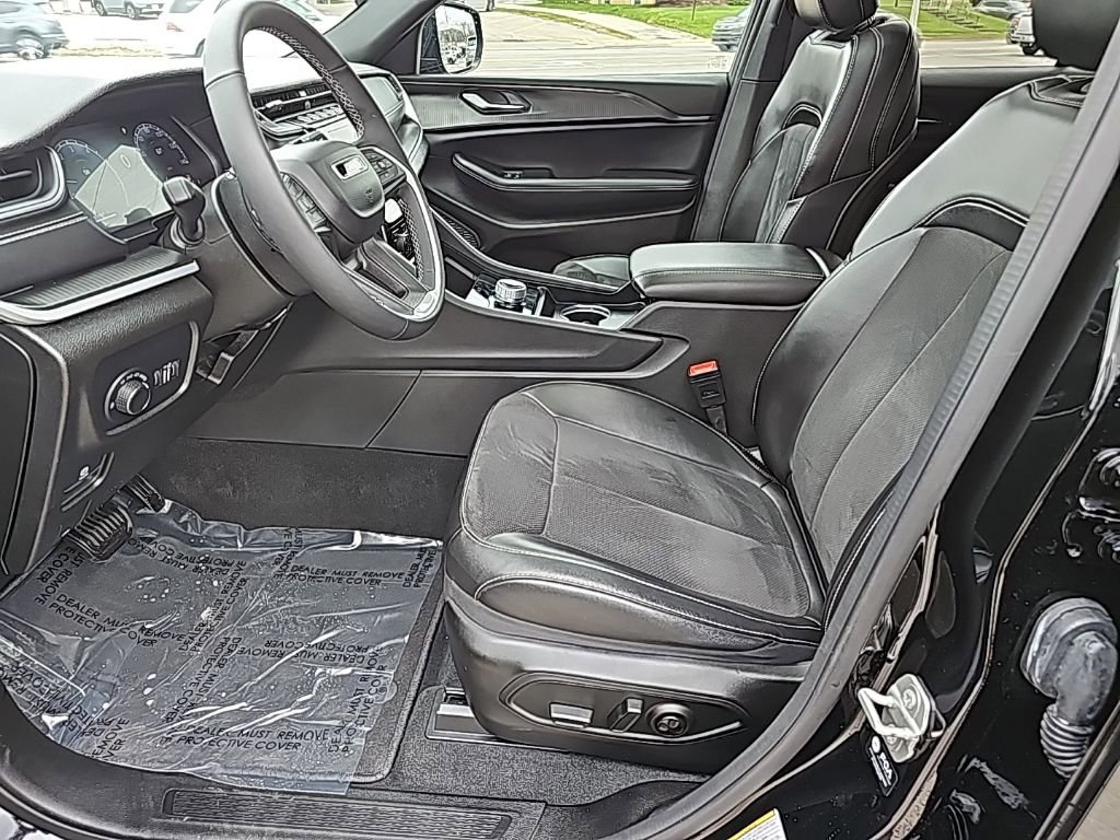 Certified 2024 Jeep Grand Cherokee Altitude image 14