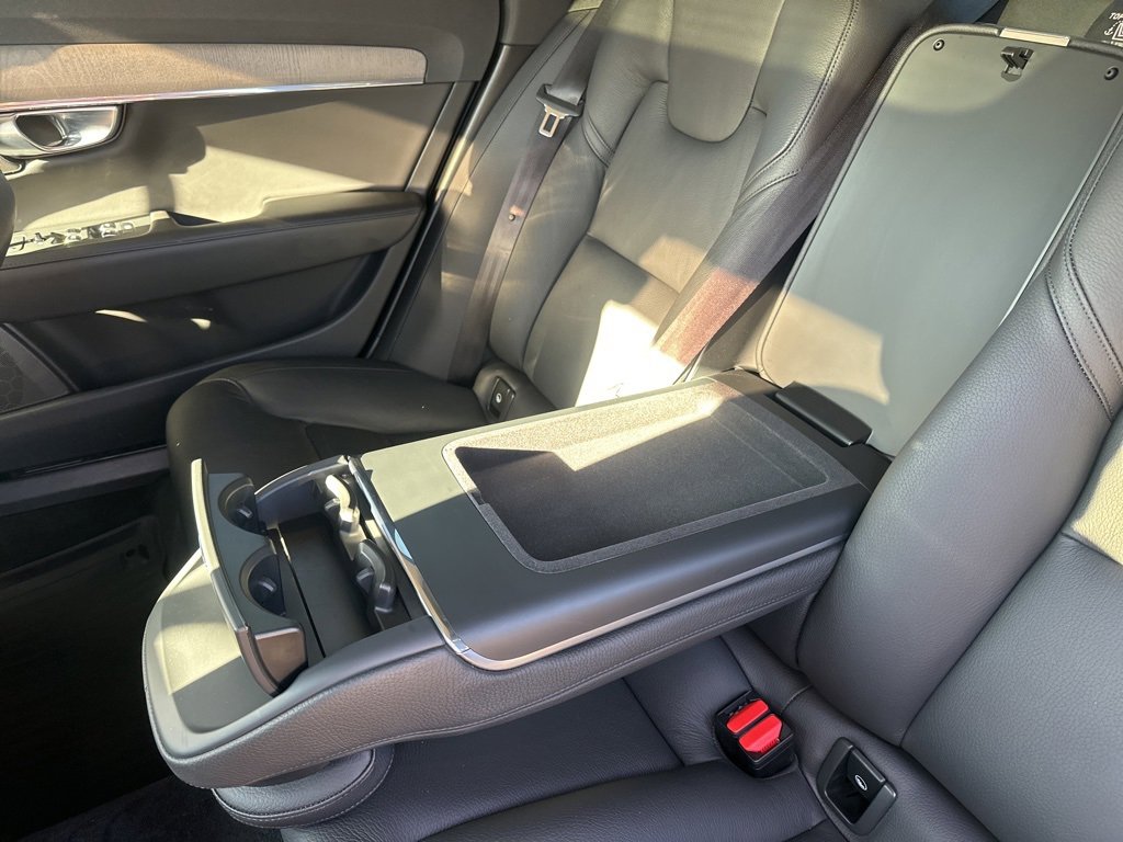 Used 2024 Volvo S90 B6 Plus image 30