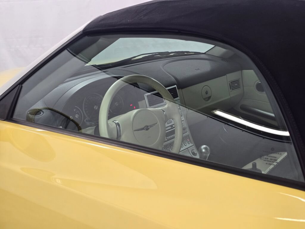 Used 2005 Chrysler Crossfire Limited RWD image 15