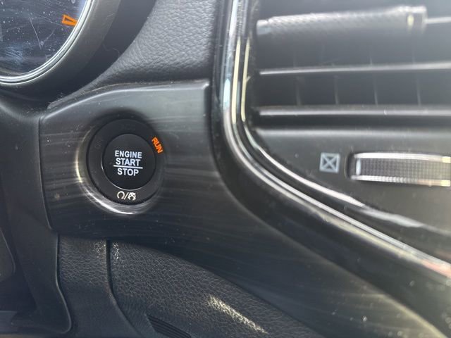 Used 2020 Jeep Grand Cherokee Altitude image 18