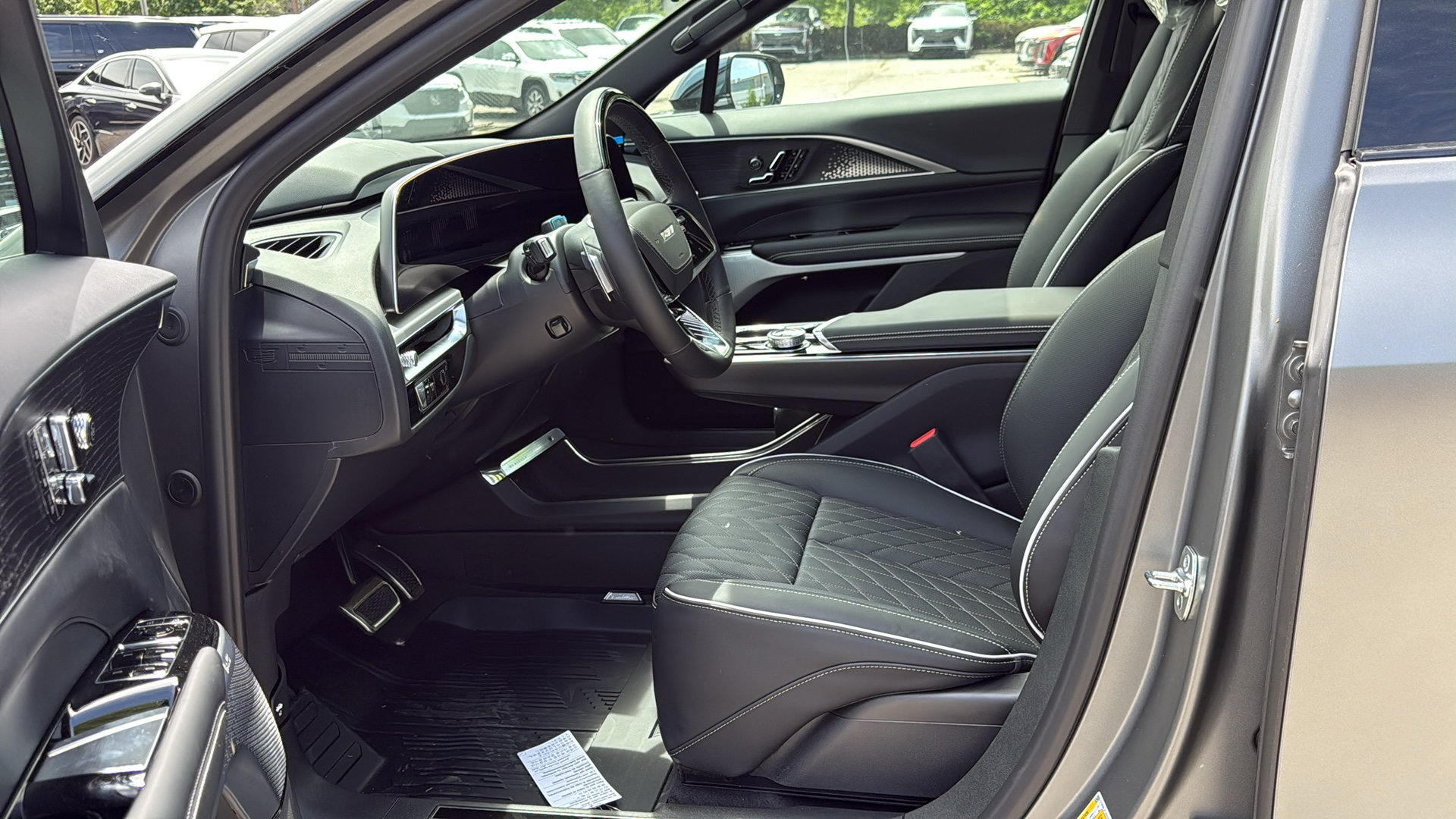 New 2026 Cadillac Lyriq V w/ LPO, Onyx Lite Package AWD/4WD image 8