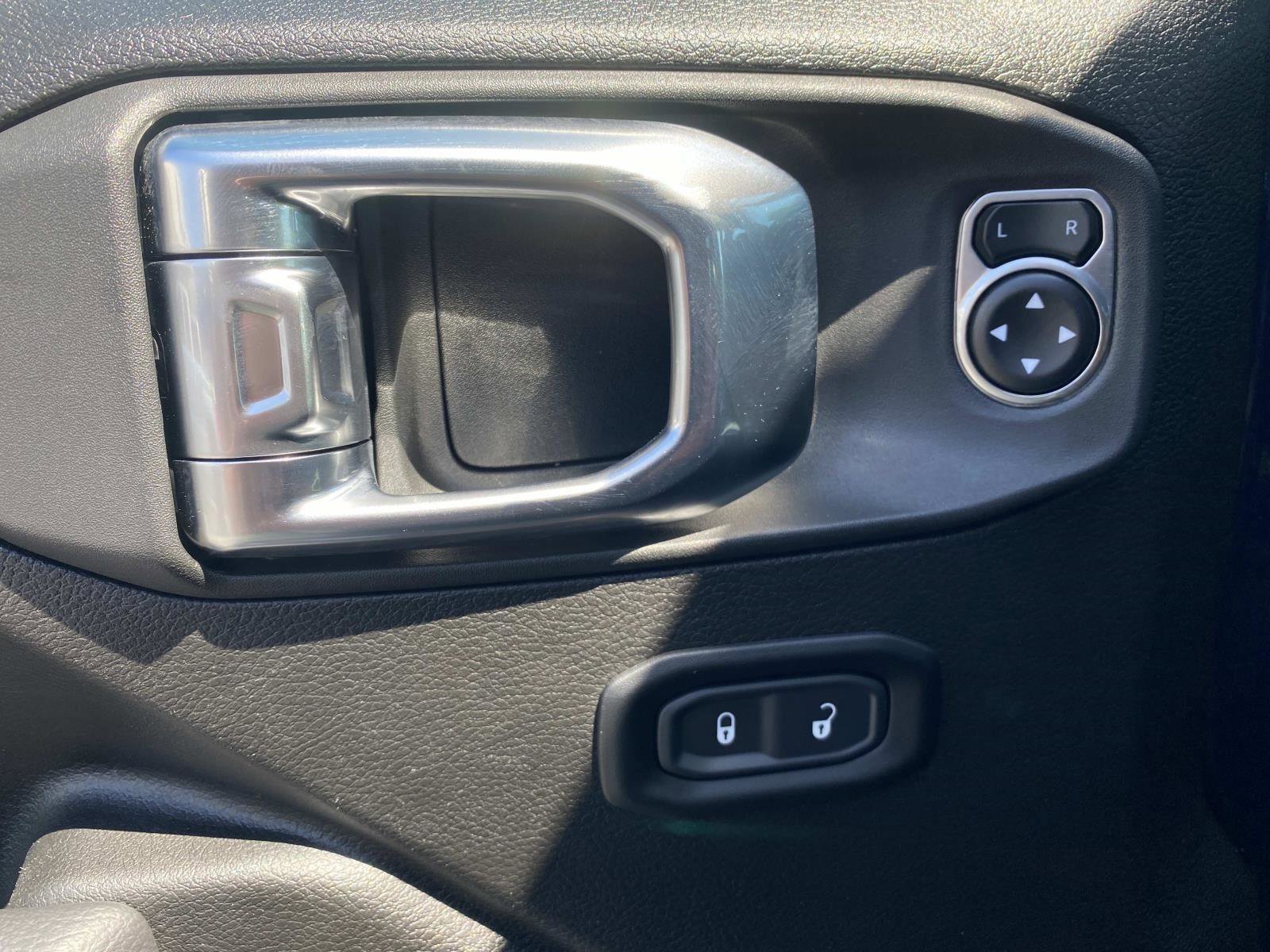 Used 2025 Jeep Gladiator Sport AWD/4WD image 20